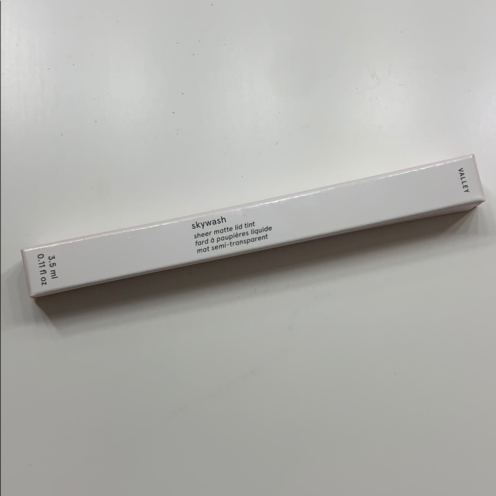 Glossier Skywash Sheer Matte Lid Tint